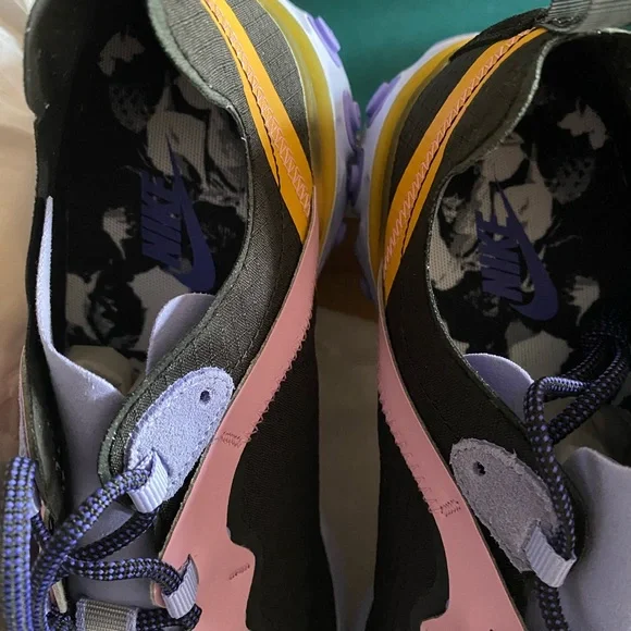 Nike React Element 55 PRM in Black/Flamingo